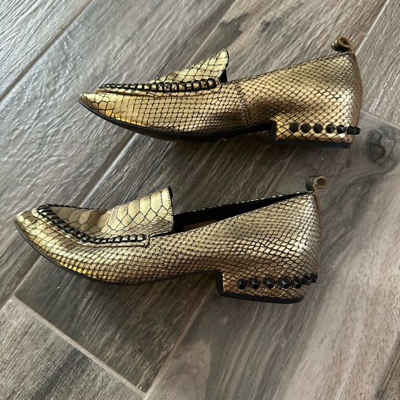 Jeffrey Campbell Slip on Pointy Barnett Gold Croco Shoes with Studs | - Picture 6 of 6